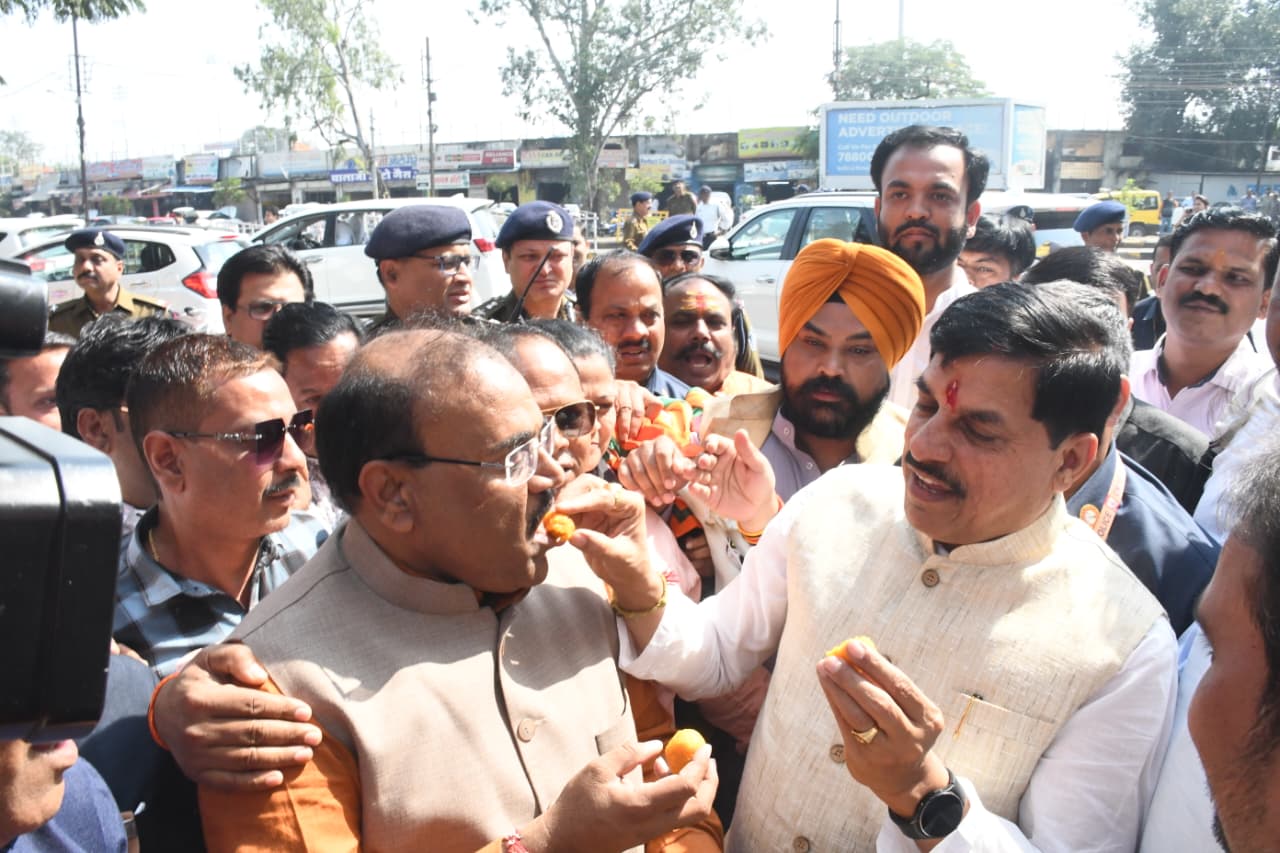 बिहार में 'महाविजय' का जश्न: एमपी में बीजेपी ने मनाया रिकॉर्ड जीत का उत्सव, कांग्रेस नेतृत्व पर प्रहार 3 WhatsApp Image 2025 11 14 at 17.37.26