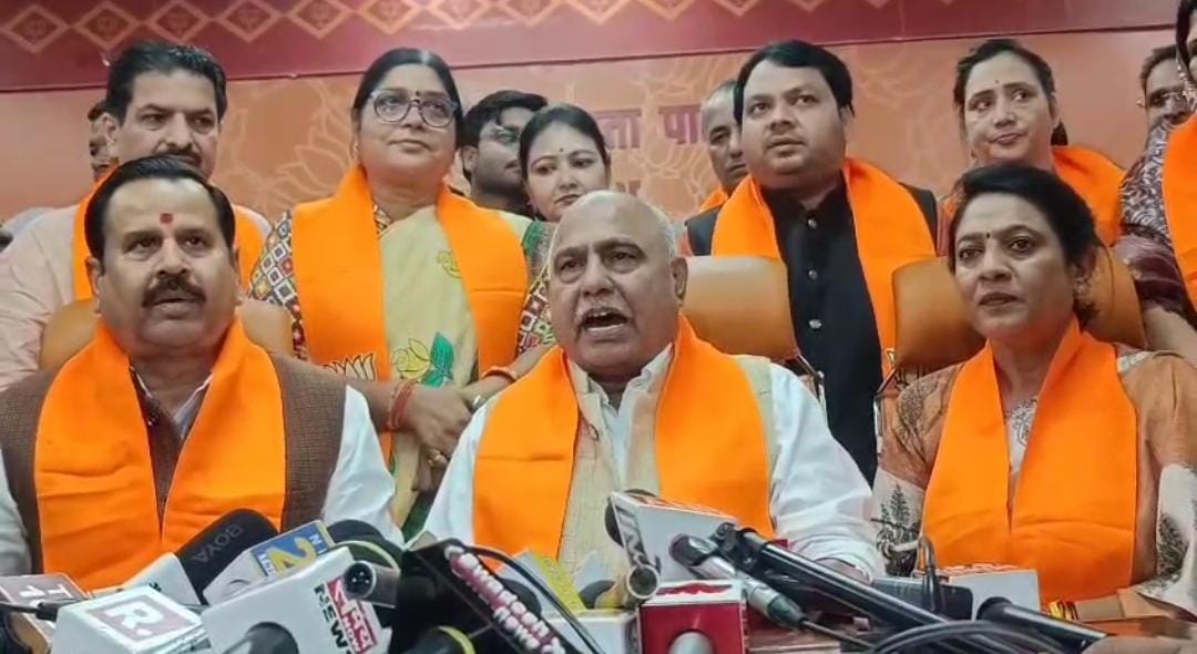 बिहार में 'महाविजय' का जश्न: एमपी में बीजेपी ने मनाया रिकॉर्ड जीत का उत्सव, कांग्रेस नेतृत्व पर प्रहार 4 WhatsApp Image 2025 11 14 at 17.39.11