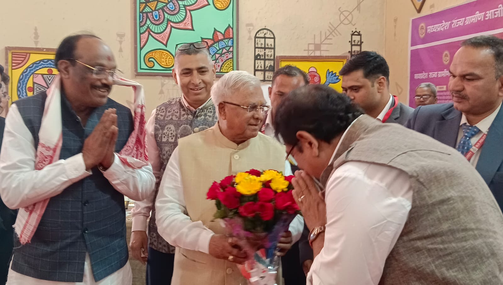 बिरसा मुंडा जयंती पर सजी विरासत और परंपराओं की रंगारंग प्रदर्शनी 2 WhatsApp Image 2025 11 15 at 14.34.52