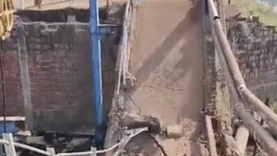 40 साल पुराने केरवा डैम का स्लैब टूटा; बड़ा हादसा टला, आवाजाही रोकी गई 8 brij