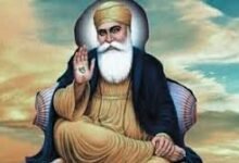 कल मनाई जाएगी गुरु नानक जयंती, जानिए कैसे बनी नानक देव जी सिखों के पहले गुरु 10 download 2025 11 04T141426.973
