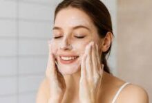 इन आसान टिप्स से करें अपने दिन की शुरुआत, पूरे दिन चेहरे पर रहेगा नेचुरल ग्लो 10 download 2025 11 09T123348.779