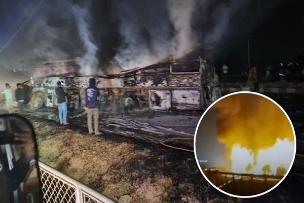 ट्रक से टक्कर के बाद धू-धू कर जलने लगी स्लीपर बस, 9 लोग जिंदा जले 1 03 22