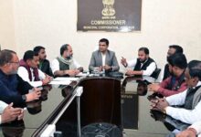 पेवर ब्लॉक इंटरलॉकिंग कार्य बंद होने से भडके कांग्रेसी पार्षद 13 06 2