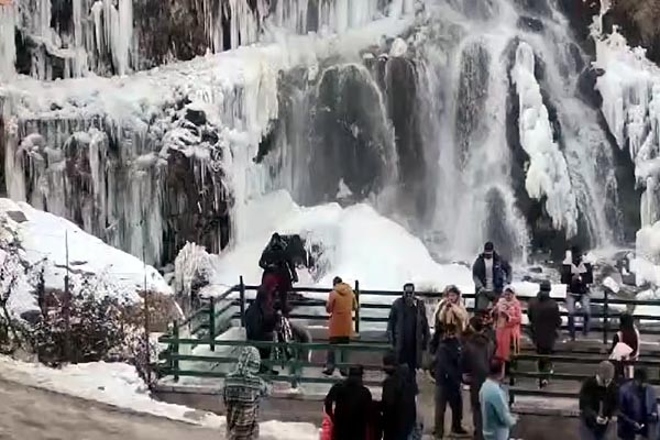 देशभर में कड़ाके की ठंड, कश्मीर में माइनस 4 तापमान 1 07 7