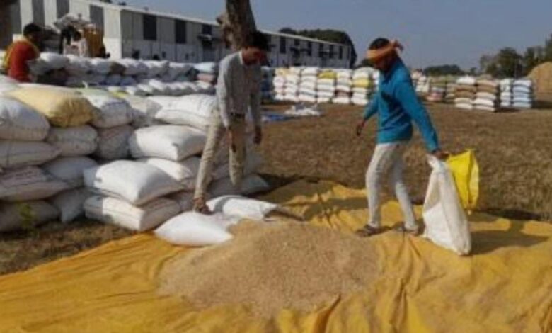 न पानी की व्यवस्था, न ही पर्याप्त रोशनी, टीन शेड तक नहीं 1 IMG 20251205 WA0033