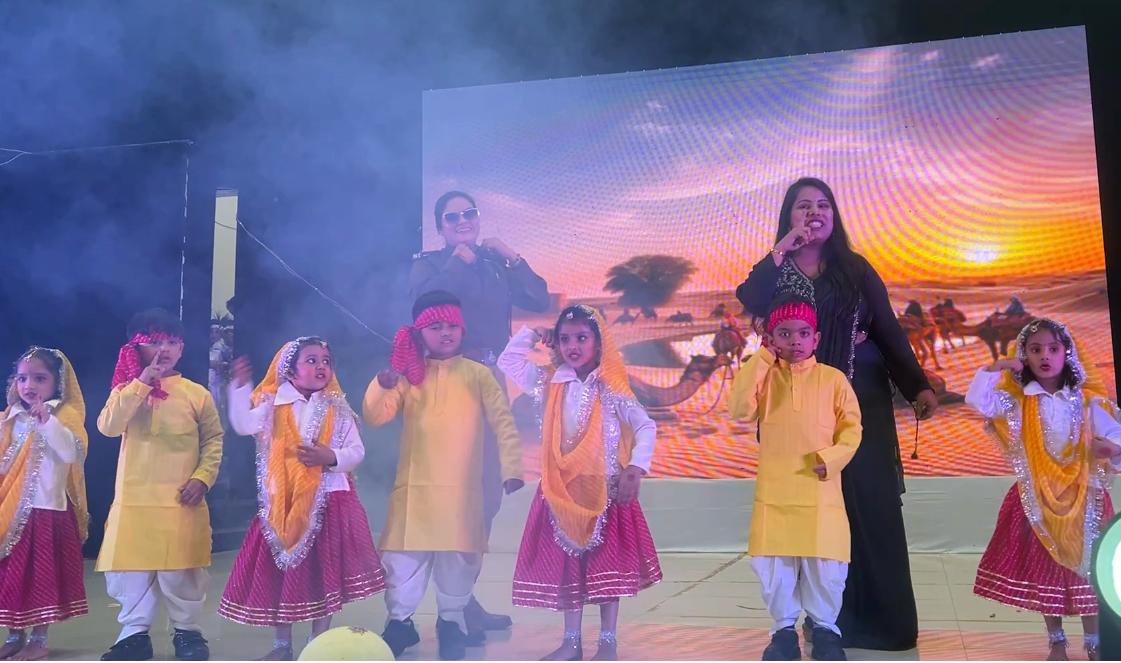 “लैंड ऑफ लिल वंडर्स” में सन शाइनर्स ने मचाई धूम, सीएसपी ने भी ताल के साथ कदमताल कर बढ़ाया बच्चों का उत्साह, एसपी रहे मौजूद 5 IMG 20251223 WA0597