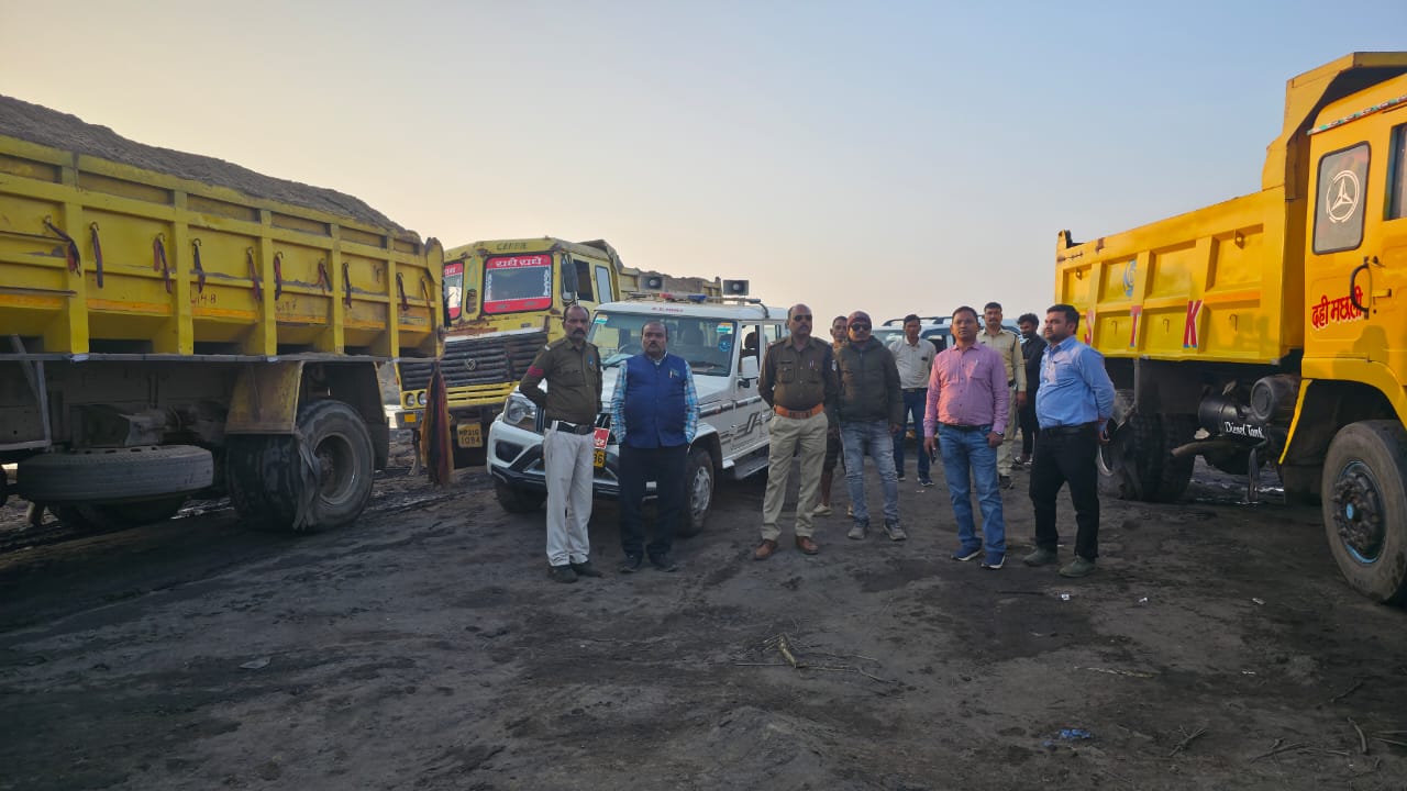 बिना दस्तावेजों के रेत परिवहन में दो वाहन जब्त, खनिज विभाग की टीम ने किया रेत खदानों का निरीक्षण 3 IMG 20251224 WA1176