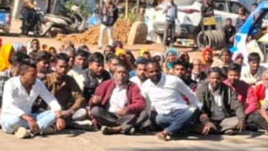 रेल ट्रैक पर मिली युवक की लाश, आक्रोशित परिजनों का हंगामा, कटनी-शहडोल मुख्य मार्ग पर चक्काजाम 10 IMG 20251208 140729