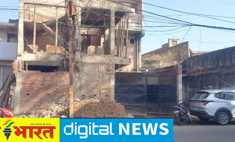 जालपा वार्ड स्थित माइनिंग कंपनी में इनकम टेक्स की रेड, घर, दफ्तर और खदान में एक साथ की जा ही जांच 1 IMG 20251217 101303