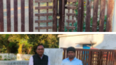 चार शिक्षकों को नोटिस जारी : समय से पहले छुट्टी देकर चारों शिक्षक चले गए घर,सहायक संचालक को निरीक्षण के समय स्कूल में मिला ताला 6 Screenshot 20251210 213301.WhatsApp