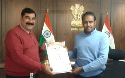 अरुणोदय पंचाग देखकर कलेक्टर संदीप जी आर के चेहरे पर खिली मुस्कान 1 Screenshot 20251231 105310.WhatsApp