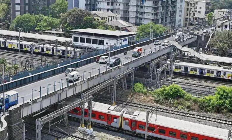 15 घंटे का ब्लॉक, 40 एक्सप्रेस 1250 लोकल पर पड़ सकता है असर , सेंट्रल रेलवे की क्या उलझन? 1 Untitled 10 copy