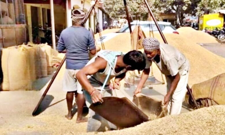 150 किसानों से हुई 13,235 क्विंटल धान की खरीदी 8,455 किसानों ने बुक किए स्लॉट 1 Untitled 2 copy 6