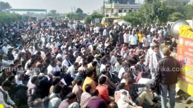 MSP और कर्ज माफी की मांग पर भड़के किसान,धार में AB रोड पर महाचक्काजाम 9 Untitled 7 copy