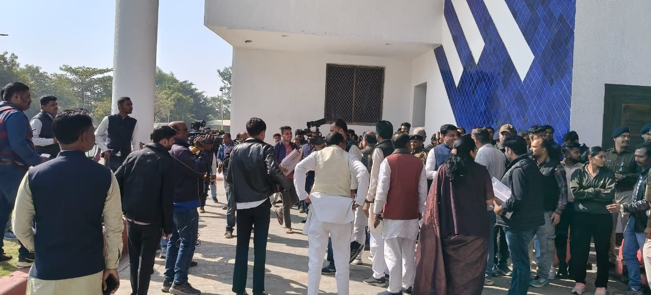 मध्य प्रदेश विधानसभा सत्र का अंतिम दिन: हंगामे के बीच अनुपूरक बजट पारित 2 WhatsApp Image 2025 12 05 at 12.51.50