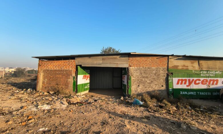 भोपालः थाने के पास बने गोदाम पर क्राइम ब्रांच का छापा, 60 लाख की अवैध शराब जब्त 1 WhatsApp Image 2025 12 20 at 12.20.20