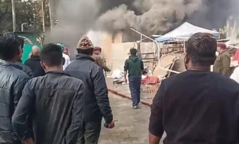 सायाजी होटल के स्टोर रूम में भीषण आग, टेंट का सामान जलकर खाक 1 WhatsApp Image 2025 12 22 at 12.18.04