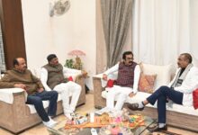 लोक निर्माण कैबिनेट मंत्री राकेश सिंह ने यश भारत के संस्थापक आशीष शुक्ला के निवास पहुंचकर जताई शोक संवेदना 13 WhatsApp Image 2025 12 31 at 6.54.29 PM