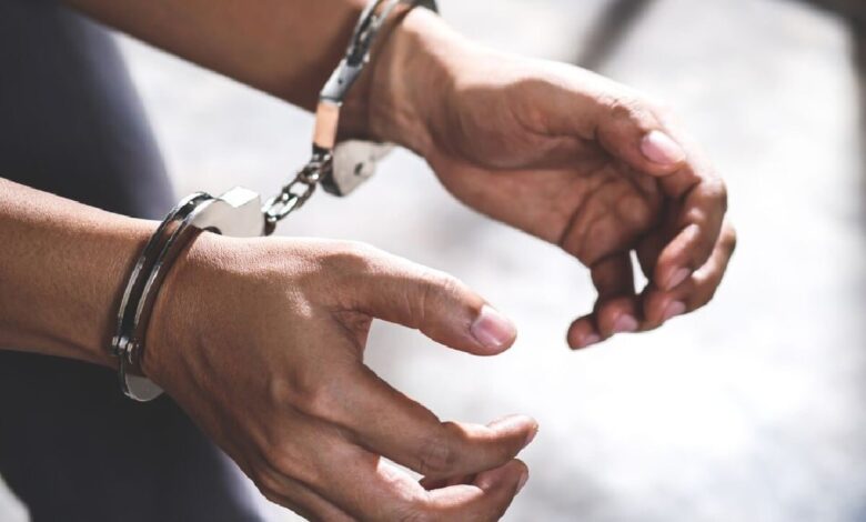 बियर के लिए माँगे पैसे, मना करने पर मारी छुरी; पुलिस ने आरोपी को दबोचा 1 aropi