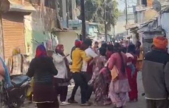 पुरानी गल्ला मंडी में निगरानी शुदा बदमाश का तांडव, दोनों हाथों में तलवारें लहराकर मचाया आतंक 7 talvar