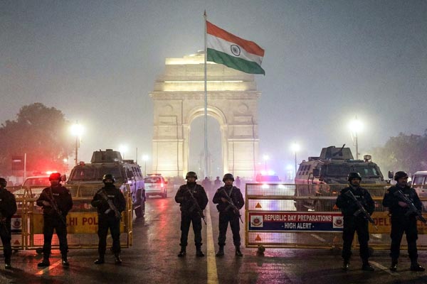 26 जनवरी से पहले हाई अलर्ट: आतंकी साजिश का इनपुट, दिल्ली समेत बड़े शहरों में अभेद्य सुरक्षा व्यवस्था 1 01 28