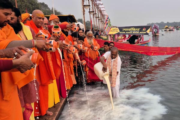 नर्मदा प्रकटोत्सव पर भक्ति की अविरल धारा,घाटों पर उमड़ा श्रद्धा का सैलाब 3 04 16