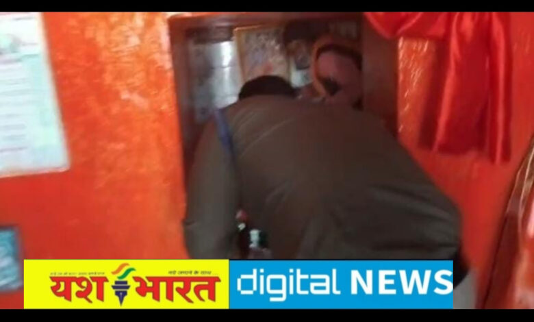 मंदिर में चोरों का धावा, ताला तोड़कर जेवर व नकदी ले उड़े चोर, मोके पर पहुंची पुलिस 1 IMG 20260121 191432