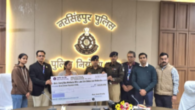 पुलिस सैलरी पैकेज योजना : दिवंगत अधिकारी के परिजनों को प्रदान की गई 1 करोड़ रुपये की आर्थिक सहायता 8 Screenshot 20260102 211427.WhatsApp