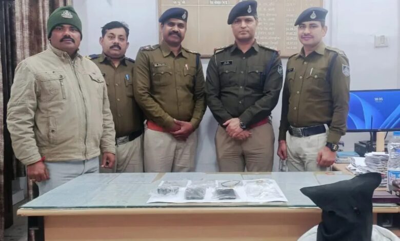 भोपाल रेलवे स्टेशन पर सो रहे यात्रियों को लूटने वाले दो शातिर चोर गिरफ्तार, डेढ़ लाख का माल बरामद 1 WhatsApp Image 2026 01 05 at 12.43.38 1