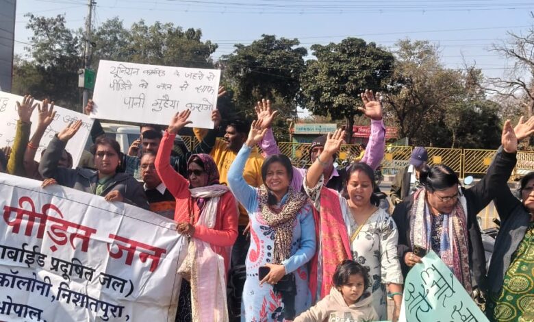 ब्रिज विहार कॉलोनी के निवासियों ने नगर निगम परिषद बैठक के दौरान किया जोरदार प्रदर्शन 1 WhatsApp Image 2026 01 13 at 15.41.58