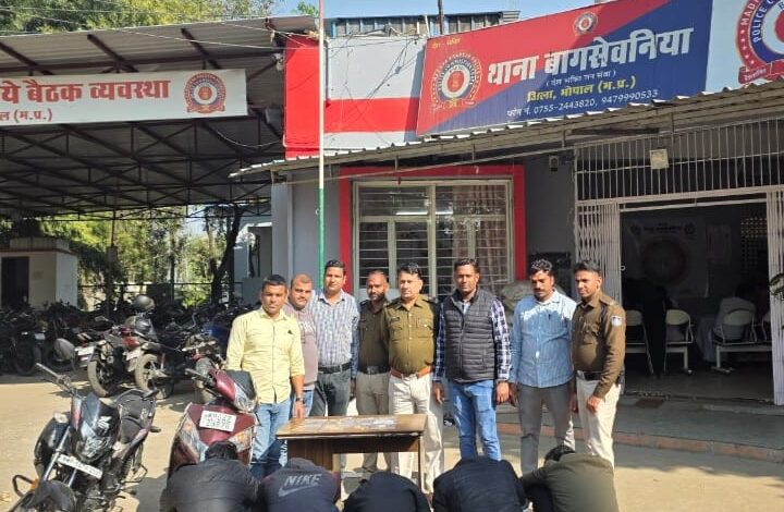 एल्युमिनियम कारीगर बन सूने मकानों की रेकी करने वाले गिरोह का पर्दाफाश, 7 गिरफ्तार 1 WhatsApp Image 2026 01 15 at 19.06.32