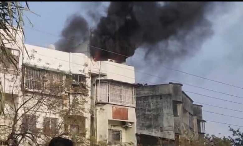 भोपाल: भारत माता चौराहा स्थित प्रगति परिसर में भीषण आग, चौथी मंजिल पर मचा हड़कंप 1 WhatsApp Image 2026 01 28 at 05.46.37