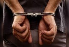 अड़ीबाजी करने वाले दो कुख्यात बदमाश गिरफ्तार, पुलिस ने निकाला जुलूस 10 aropi