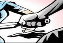 बदमाश ने युवक के पेट में घोंपा चाकू, 12 घंटे में पुलिस के हत्थे चढ़ा 11 chakubazi