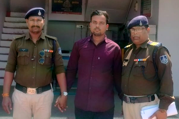 पुणे–सुपौल एक्सप्रेस में यात्री पर चाकू से हमला करने वाला अवैध वेंडर गिरफ्तार 1 01 43