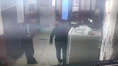 जम्मू में जेल ब्रेक: दो पाकिस्तानी समेत 3 कैदी पुलिस पर फायरिंग कर फरार 11 010 4