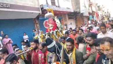 हर-हर महादेव के जयघोष से शिवमय हुआ शहर, प्राचीन मधई मंदिर से निकली दिव्य शिव बारात बनी आस्था का महासंगम 4 03