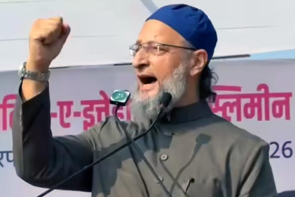 ओवैसी का तीखा वार: भारत से खेलने से पीछे हटे पाकिस्तान पर बोले—‘तो आए ही क्यों थे?’ 1 03 10
