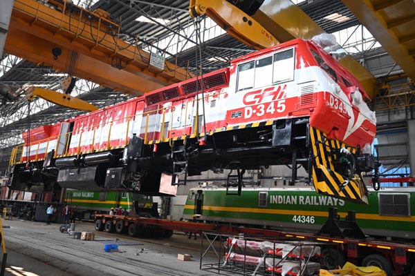 पश्चिम मध्य रेल की पटरियों पर भी जल्द दौड़ेगा 15 करोड़ की कीमत वाला आधुनिक इंजन 1 04 26
