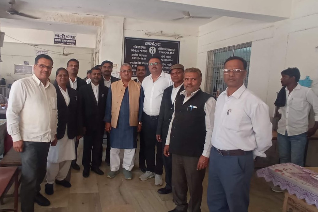 आक्रोशित अधिवक्ताओं ने काम बंद कर मुख्यमंत्री के नाम सौंपा ज्ञापन, एडवोकेट प्रोटेक्शन एक्ट लागू करने की मांग 3 IMG 20260216 WA07452