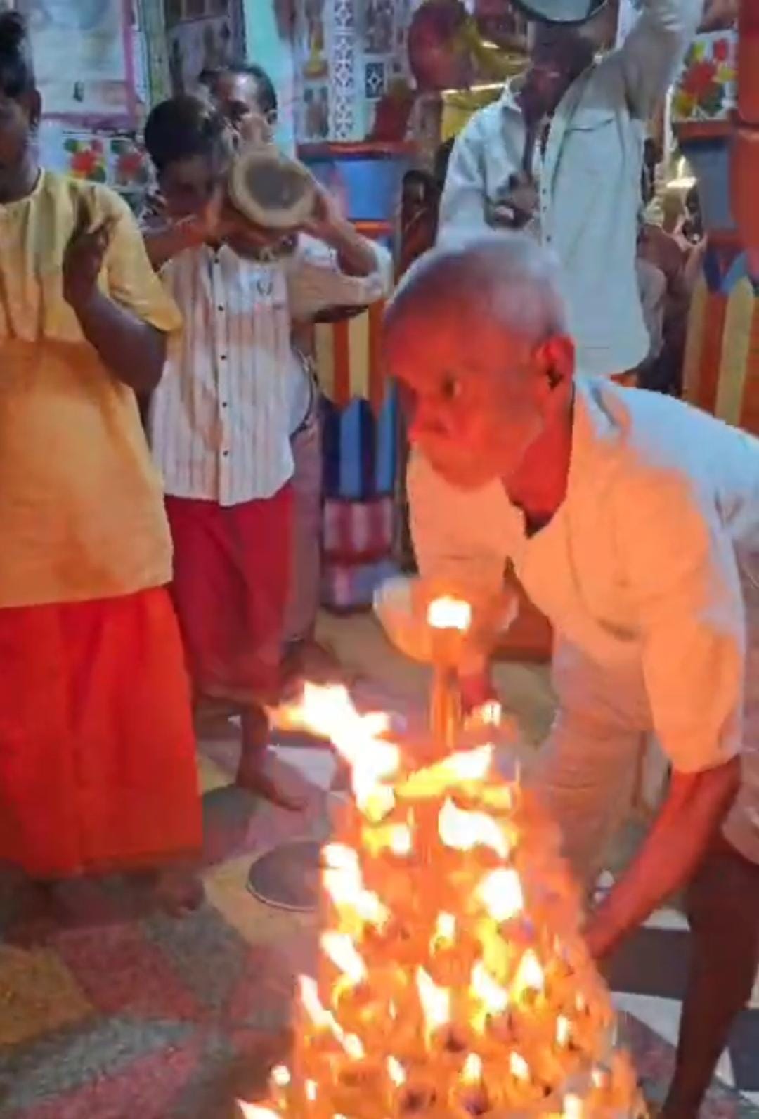 क्या सचमुच “पंडा की बूटी” जोड़ देती है टूटी हड्डियां? संकटमोचन हनुमान मंदिर बना आस्था और आश्चर्य का केंद्र 4 IMG 20260226 WA0748