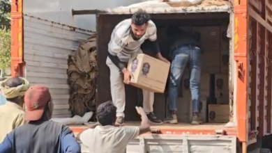 मिठाई के खाली डिब्बों के नीचे बंकर बनाकर की जा रही थी अवैध शराब की तस्करी : भारी मात्रा में शराब जप्त, दो अंतर्गराज्जीय तस्कर गिरफ्तार, 50 लाख का मशरूका जप्त 7 Screenshot 20260211 174631.WhatsApp