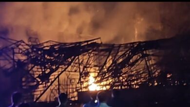 बैरागढ़ के प्ले होटल में सिलेंडर ब्लास्ट के बाद भीषण आग, शादी समारोह में मची अफरा-तफरी 1 SmartSelect 20260217 002335 WhatsApp