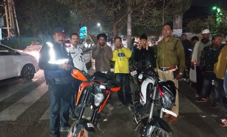 वीआईपी रोड पर स्टंटबाजी कर रहे बाइकर्स पर पुलिस ने की कार्रवाई 1 WhatsApp Image 2026 02 03 at 12.45.41