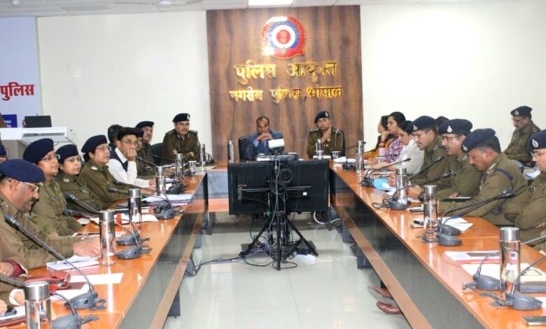 एक्शन मोड में नए पुलिस कमिश्नर: माइक्रो बीट सिस्टम से कसेगा अपराध पर शिकंजा, खुद फील्ड में उतरेंगे बड़े अफसर 1 WhatsApp Image 2026 02 04 at 19.25.58 1