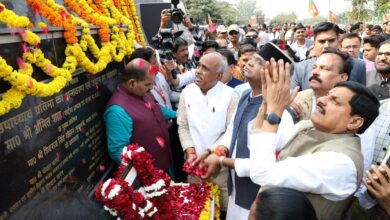 लालघाटी चौराहे पर श्रद्धा और सम्मान के साथ मनाई गई पंडित दीनदयाल उपाध्याय की जयंती 7 WhatsApp Image 2026 02 11 at 13.41.56