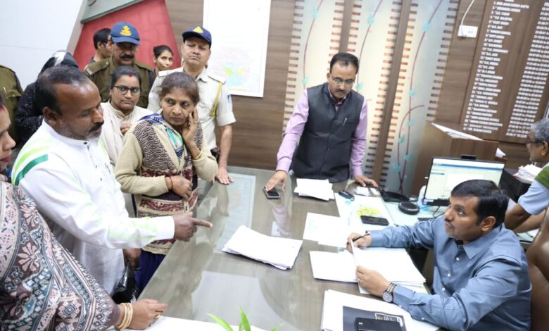 कलेक्टर जनसुनवाई: 114 आवेदकों ने लगाई गुहार, मौके पर ही कई समस्याओं का हुआ समाधान 1 WhatsApp Image 2026 02 24 at 17.16.52