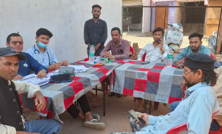 वाजपेयी नगर मल्टी में स्वास्थ्य शिविर: निमाड़ सेना की पहल पर डॉक्टरों ने जाँचे सैकड़ों मरीज 1 WhatsApp Image 2026 02 26 at 12.02.59
