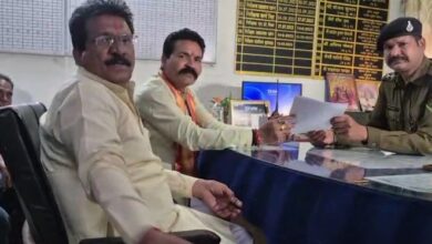 महिला पर दुकानों के सामने मांस फेंकने का आरोप, थाने पहुँचा मामला 9 WhatsApp Image 2026 02 27 at 11.09.11